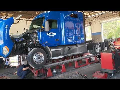 Видео: Дальнобой США. Ремонт трака... кардан и алаймент.