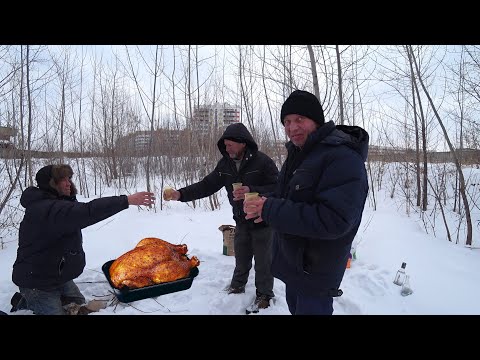 Видео: ЗАМОРОЖЕННАЯ КУРИЦА НА УГЛЯХ В ФОЛЬГЕ Часть 1