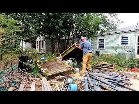 Видео: В ШОКЕ от того, сколько бассейнов было на этом заброшенном заднем дворе