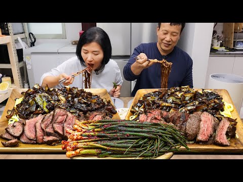 Видео: Стейк из говядины🥩 и чаджангмён🍜 (лапша из черной фасоли), кимчи с зеленым луком МУКБАНГ