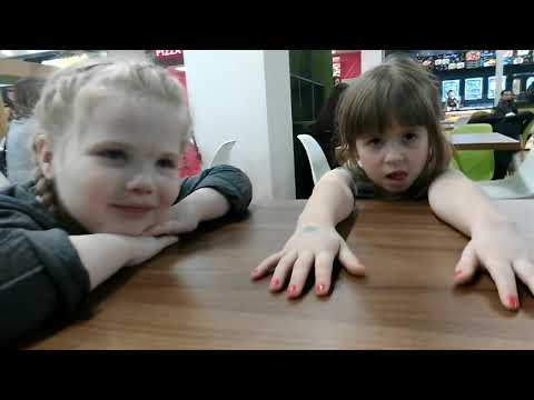 Видео: Семейное видео. В ручном зоопарке с детьми. (Видео из архива!)