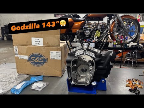 Видео: Сборка Godzilla 143” Ci начинается прямо сейчас с этими новыми картерами двигателя S&S…