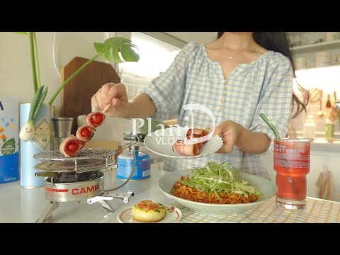 Видео: Повседневная жизнь фрилансера, создающего одежду дома. Острая лунная лапша с улитками,