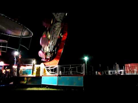 Видео: СОРОЧИНСЬКИЙ ЯРМАРОК 2012 АТТРАКЦИОН ''ЦЕНТРИФУГА'' !!!