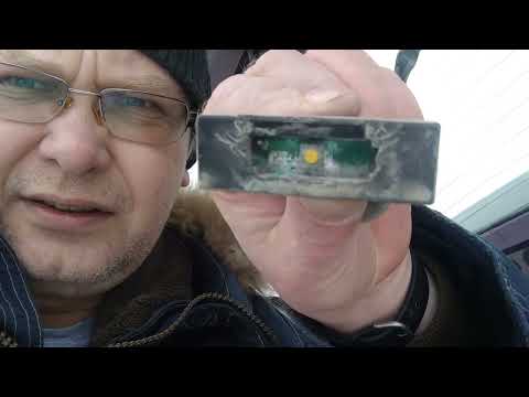 Видео: Hyundai Solaris хэтчбэк, замена кнопки открытия замка багажника 812601R000