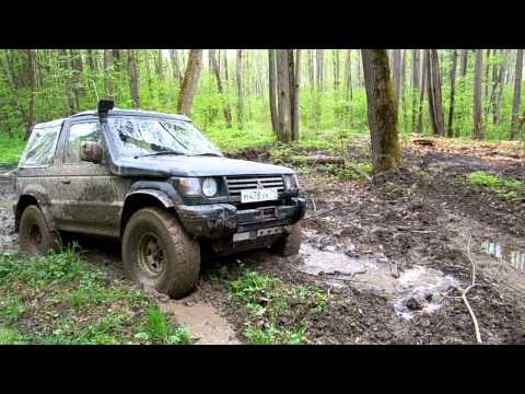 Видео: Pajero 2 и Jeep Cherokee по дороге лесовозов