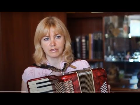 Видео: Вера Аппель. Урок 1.  Аккордеон. "На поле танки грохотали"