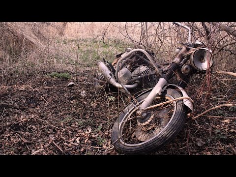 Видео: НА КРАЮ ДЕРЕВНИ, ЗА СТАРЫМИ ДОМАМИ, НАШЕЛ СБРОС МЕТАЛЛА! Коп металлолома