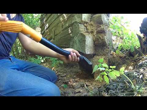 Видео: СЕРЕБРЯНЫЕ МОНЕТЫ В УГЛАХ ДОМОВ