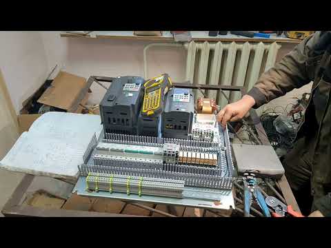 Видео: Сделал поворотный стол для сборки шкафов.