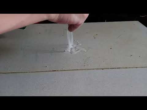 Видео: Как удалить клей от самоклеющей плёнки
