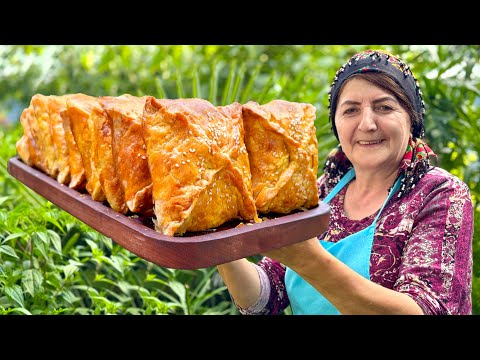Видео: Бабушка Готовит Сырный Куриный Пирог в Дровяной Печи - Лучше, Чем в Ресторане!