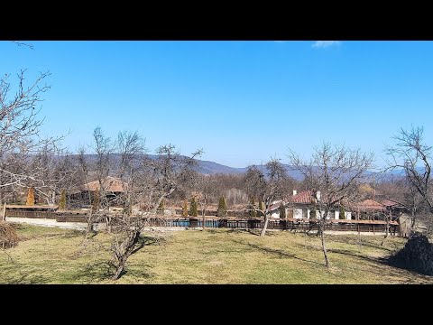 Видео: Една жена на село