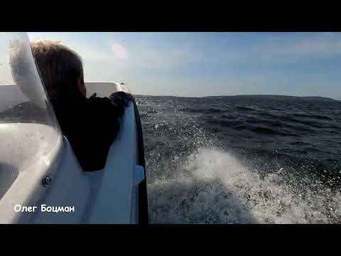 Видео: Кайман 400 на волне, по ветру и против.