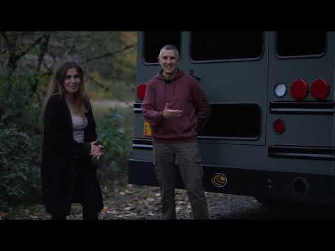 Видео: Автодом из школьного автобуса в США для путешествий