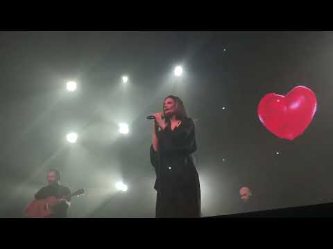 Видео: Ева Власова - Маша, не плачь (Санкт-Петербург, Aurora Concert Hall 8.04.22)