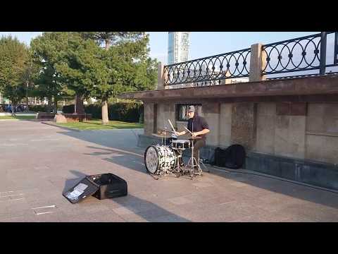 Видео: Bomfunk MC - Freestyler (уличный drum cover)