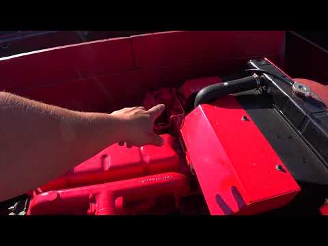 Видео: Комбайн Massey Ferguson 440