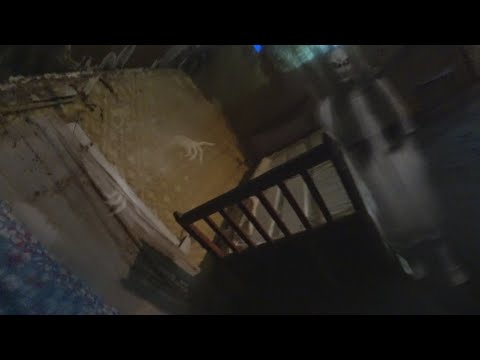 Видео: В ПРОКЛЯТОМ ДОМЕ ПРИЗРАК ПОКАЗАЛ ЧТО С НИМ СЛУЧИЛОСЬ /IN A CURSED HOUSE WITH A GHOST