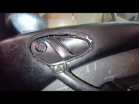 Видео: Замена дверной ручки на Ситроен Ксара.