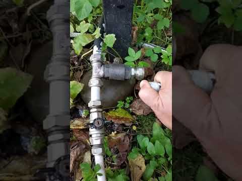 Видео: Продувать трубы в конце сезона, одно удовольствие!