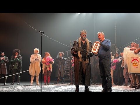 Видео: Госдрамтеатр показал в Самаре «Черную Бурку»