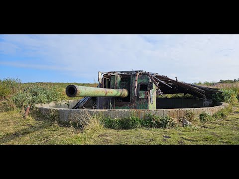 Видео: Заброшенный командный пункт, орудия, подземелья и развалины гарнизона на полуострове Средний