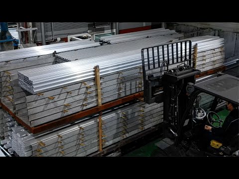 Видео: Алюминиевое изделие, изготовленное путем прессования и экструзии алюминиевых кусков.