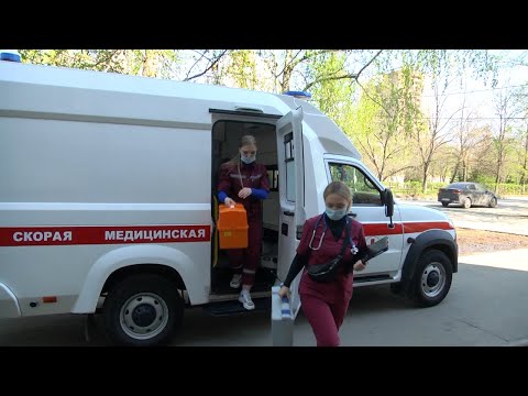 Видео: Бригада двух Катюш. «Подсели на колёса»: как проходит день медиков скорой помощи?