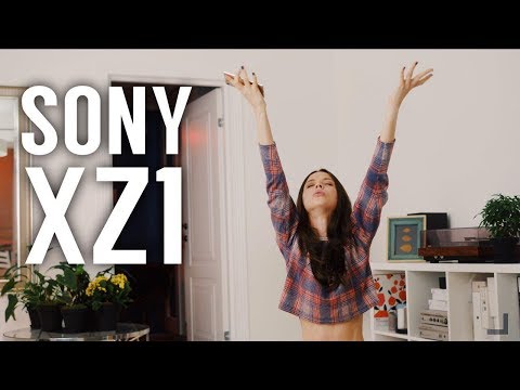 Видео: ОБЗОР SONY XPERIA XZ1 НА ANDROID 8.0: РЕДКИЙ ВИД