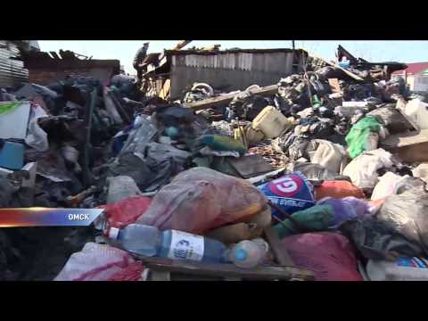 Видео: Приставы разбирают завалы бабушки-Плюшкина
