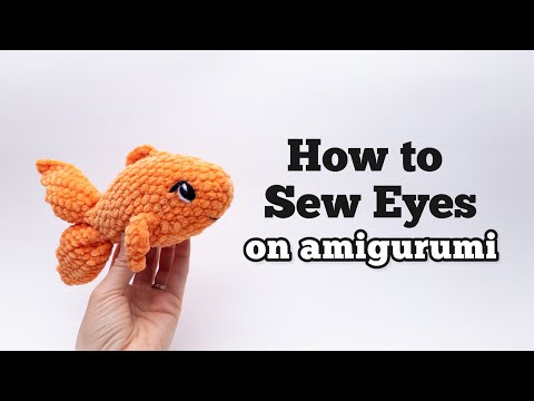 Видео: Простые вышитые глаза для ваших амигуруми | Мастер-класс по вышиванию глаз