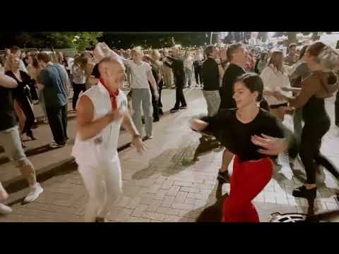 Видео: Мамбо сальса Нью-Йорк стиль on2 very fast salsa dance