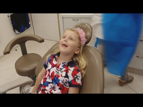 Видео: Супер зубной врач. Мишель летит к любимому доктору. Визит в рамках карантина.