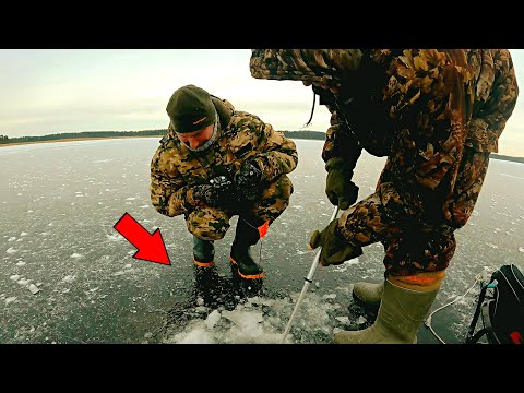 Видео: Рыбаки были в шоке когда увидели это! Монстры не лезут в лунки! Трофейная рыбалка в Карелии, жерлицы