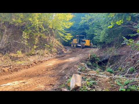 Видео: Грейдер John Deere 670 GP ремонтирует тихие тропинки лиственных лесов #johndeere #grader