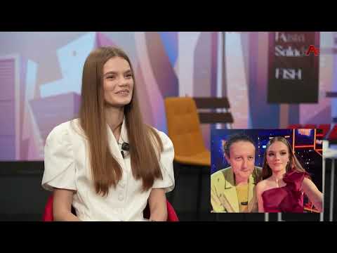 Видео: Смол ток. Николь Джергения