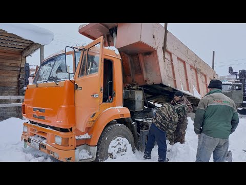 Видео: Осмотр КамАЗа 6520 самосвал, автохлам, застучал двигатель во время осмотра. КамАЗ с двигателем ямз.