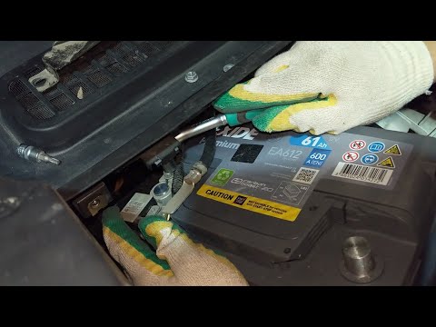 Видео: Замена аккумулятора на Ford Kuga 2