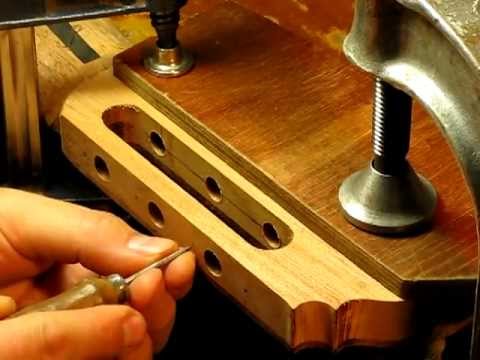 Видео: Сверление отверстий под колки гитары  - How to drill the holes for guitar tuning mashines