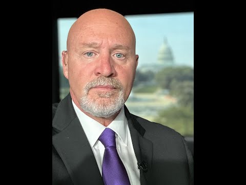 Видео: Давний сотрудник Трампа рассказал о документах Трампа и преступлениях, связанных с воспрепятствов...