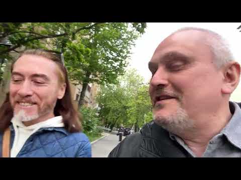 Видео: Имрам Гири и Святослав Дубянский на Патриарших Прудах / Четыре Вопроса