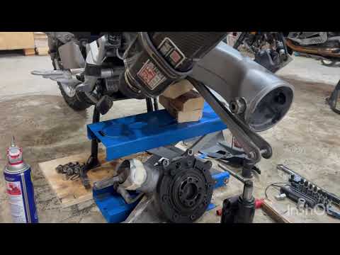 Видео: Тест с дороги откладывается. BMW r1100gs.