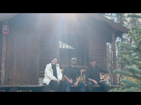 Видео: Бразилия встречает Аляску: черничные блинчики, каноэ и жизнь в домике 🇧🇷❄️