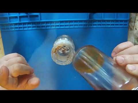 Видео: Как из сосновой смолы сделать хороший и  бесплатный флюс.