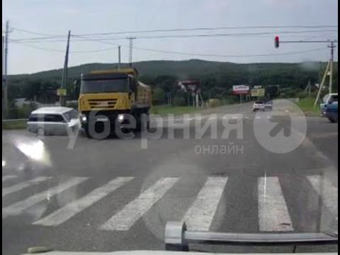 Видео: Водитель грузовика стал виновником двух аварий за сутки в пригороде Хабаровска.MestoproTV
