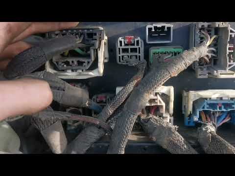 Видео: Chrysler Pacifica: лезем под IPM 😁