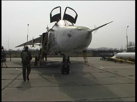 Видео: Су-24 полеты в Старконе // Su-24  flights at the Starokostiantyniv  airbase
