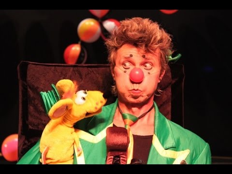 Видео: виолончелист и крыска - ёлки в ЦДРИ 2017г.