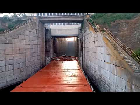 Видео: Запорожье самый глубокий шлюз в Мире /  Deepest gateway in the world / Шлюзование mv Hoverla A.